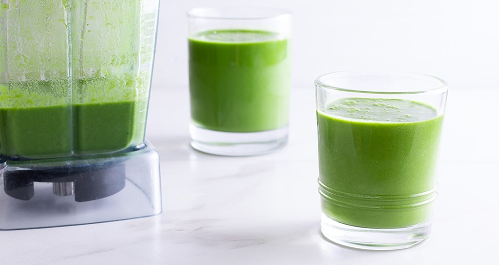 Green Smoothie with Matcha, Pineapple & Spinach