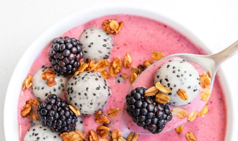 Dragon Fruit with Mixed Berries Smoothie Bowl Recipe