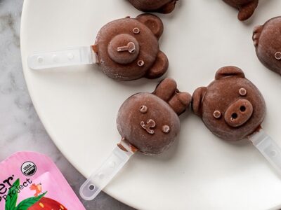 Plate topped with circle of mini chocolate popsicles in the shape of little bears.